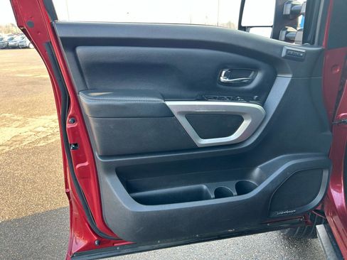 Used 2016 Nissan Titan PRO-4X w/ Pro-4x Convenience Package image 15
