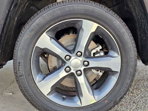 New 2026 Jeep Grand Cherokee L Limited image 9