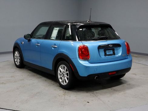 Used 2019 MINI Cooper 4-Door Hardtop w/ Signature Upholstery Package image 9