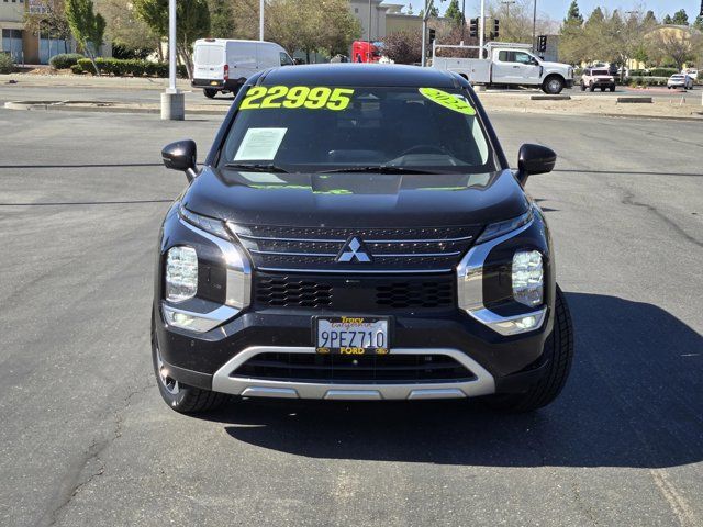 Used 2024 Mitsubishi Outlander SE AWD/4WD image 2