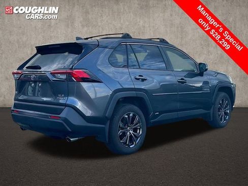 Used 2022 Toyota RAV4 XLE Premium image 7