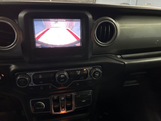 Used 2019 Jeep Wrangler Unlimited Sahara AWD/4WD image 16