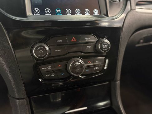 Used 2017 Chrysler 300 S image 27