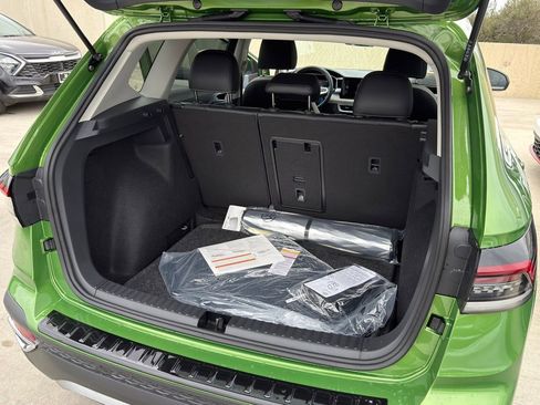 New 2026 Volkswagen Taos SE image 31