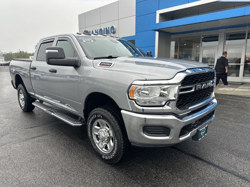 Used 2024 RAM 2500 Tradesman w/ Chrome Appearance Group AWD/4WD image 2