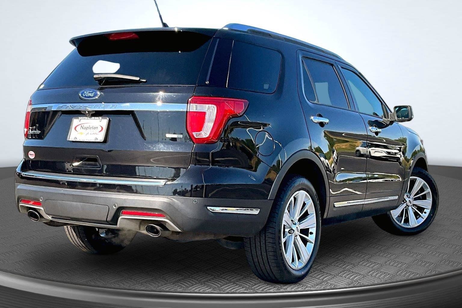 Used 2019 Ford Explorer Limited w/ Class II Trailer Tow Package AWD/4WD image 2