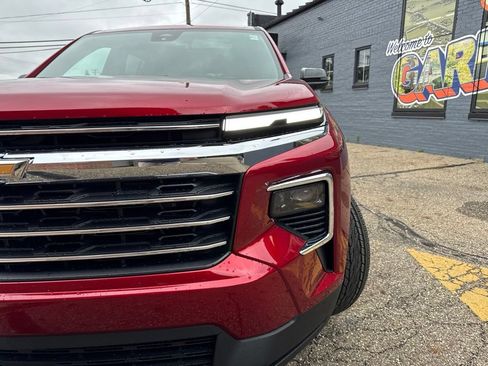 New 2026 Chevrolet Traverse LT w/ Sun and Wheel Package AWD/4WD image 3
