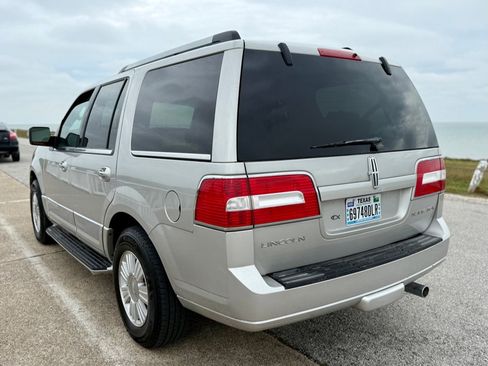 Used 2007 Lincoln Navigator Ultimate image 7