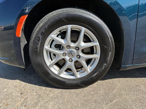 Used 2025 Chrysler Pacifica Select FWD image 27