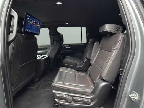 Used 2023 Chevrolet Suburban High Country w/ Premium Package 2 AWD/4WD image 19