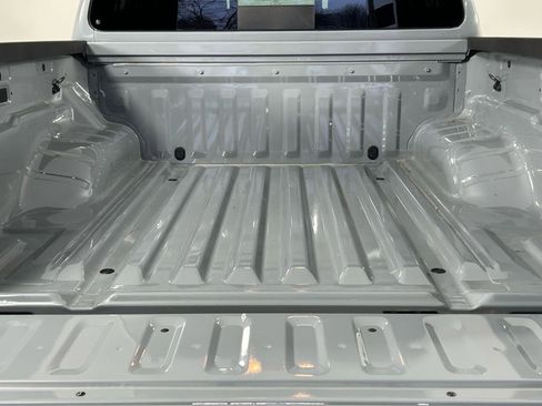 Used 2025 Nissan Frontier PRO-4X AWD/4WD image 15