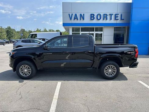 Used 2024 Chevrolet Colorado LT w/ LT Convenience Package II AWD/4WD image 2