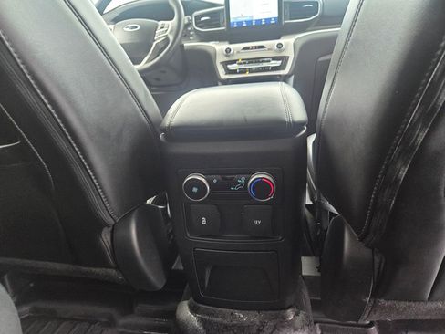 Used 2022 Ford Explorer XLT w/ Equipment Group 202A image 36