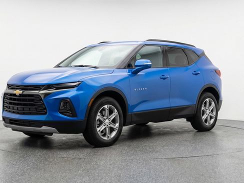 Used 2025 Chevrolet Blazer LT image 3
