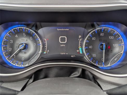 Used 2023 Chrysler Pacifica Touring-L FWD image 29