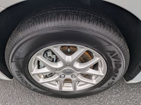 Certified 2024 Chrysler Pacifica Touring-L image 10