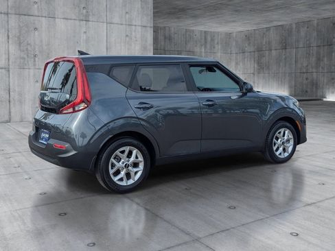 Used 2022 Kia Soul LX w/ Technology Package image 5