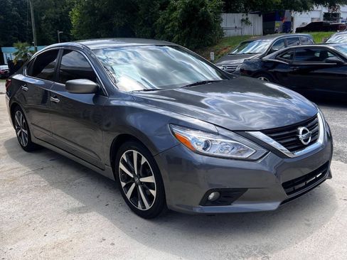 Used 2017 Nissan Altima 2.5 SR w/ LED Appearance Package image 8