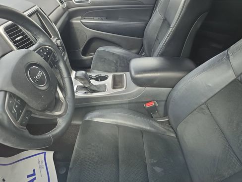 Used 2018 Jeep Grand Cherokee Altitude RWD image 16