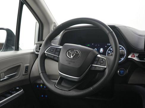 Used 2024 Toyota Sienna Limited AWD/4WD image 16
