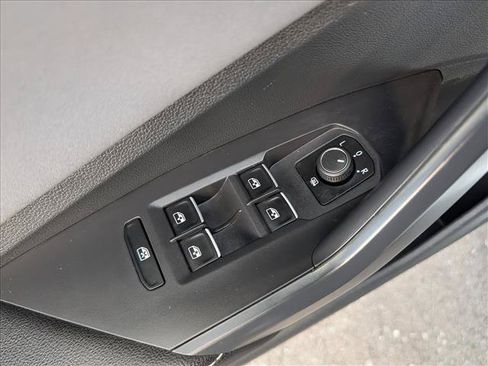 Used 2025 Volkswagen Jetta SE w/ Sunroof Package FWD image 28