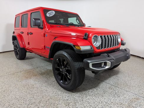 Used 2025 Jeep Wrangler Unlimited Sahara w/ Safety Group AWD/4WD image 1