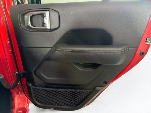 Used 2025 Jeep Wrangler Unlimited Sahara AWD/4WD image 26