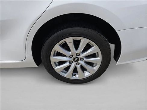 Used 2019 Toyota Camry LE w/ Convenience Package FWD image 9