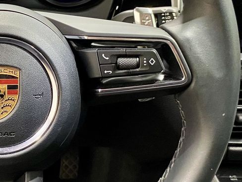 Used 2022 Porsche Macan AWD/4WD image 23