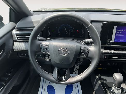Used 2026 Toyota Camry SE FWD image 17