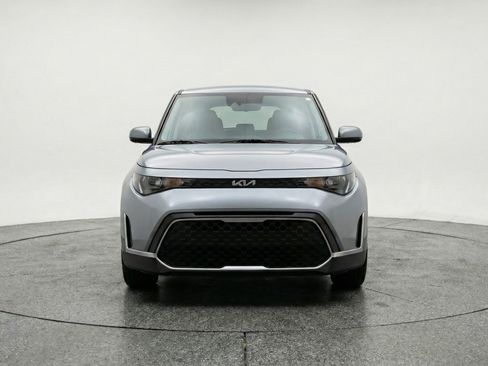 Used 2025 Kia Soul LX w/ LX Technology Package image 2