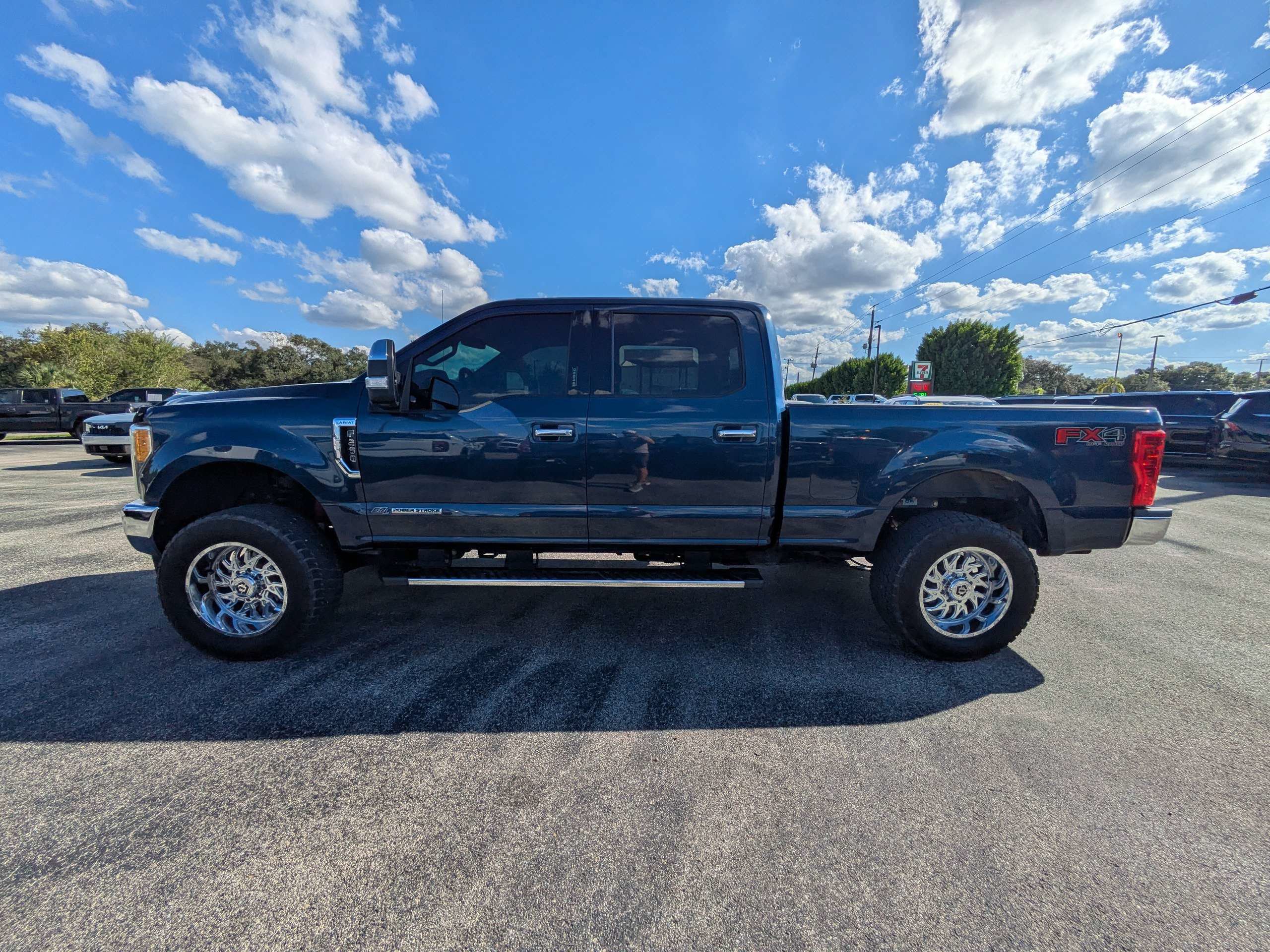 Used 2017 Ford F250 4x4 Crew Cab Super Duty image 6