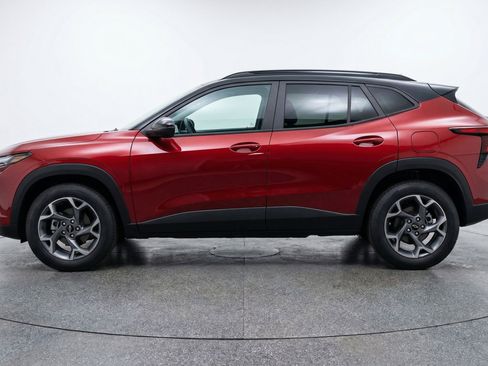 Used 2025 Chevrolet Trax LT w/ LT Convenience Package FWD image 5