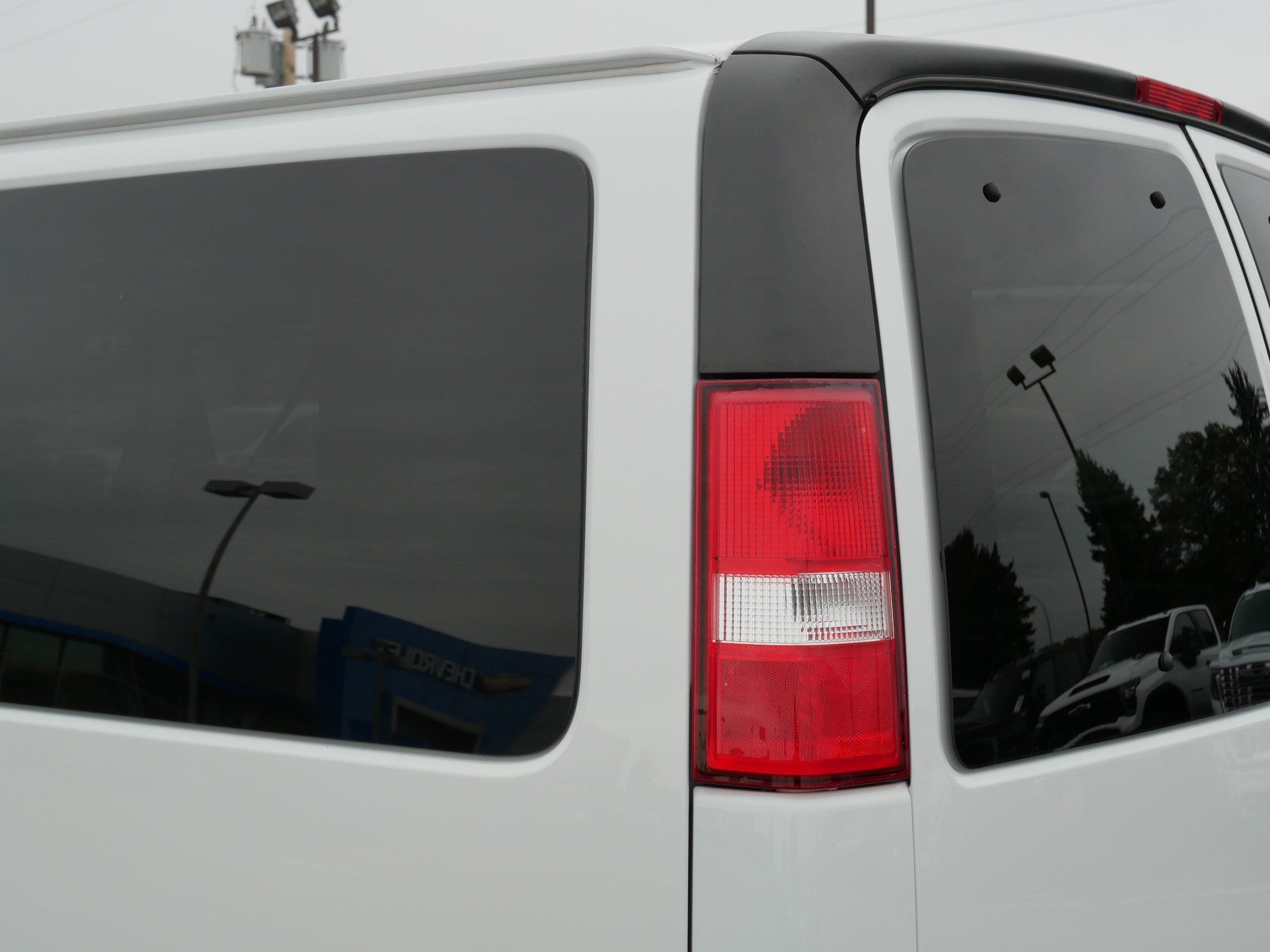 Used 2019 Chevrolet Express 3500 LT w/ LT Preferred Equipment Group RWD image 17