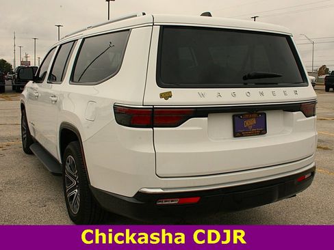 Used 2024 Jeep Wagoneer L Base w/ Premium Group I image 5