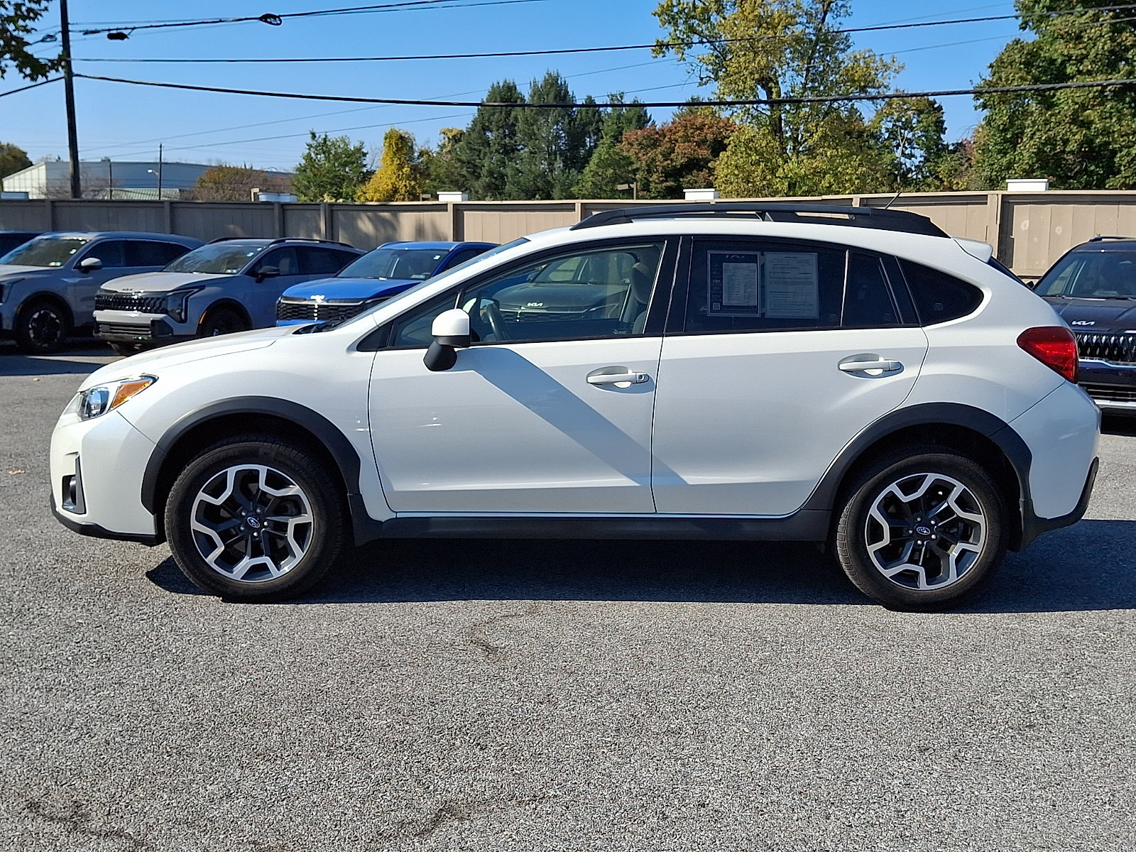 Used 2017 Subaru Crosstrek 2.0i Premium w/ Moonroof Package AWD/4WD image 8