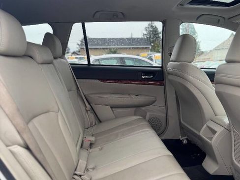 Used 2010 Subaru Outback 2.5i Limited image 8