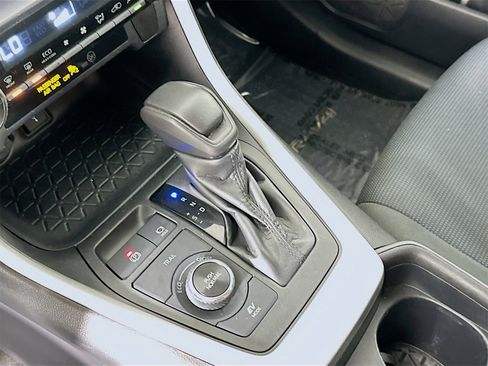 Certified 2020 Toyota RAV4 LE image 17