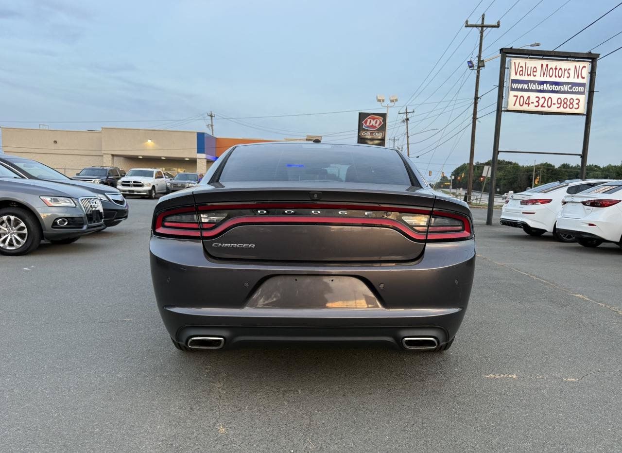 Used 2020 Dodge Charger SXT w/ Leather Interior Group RWD image 5