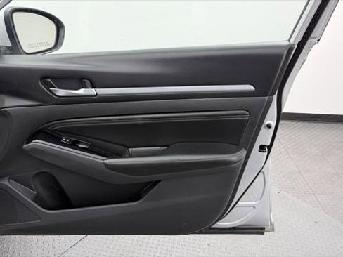 Used 2023 Nissan Altima 2.5 SL FWD image 22