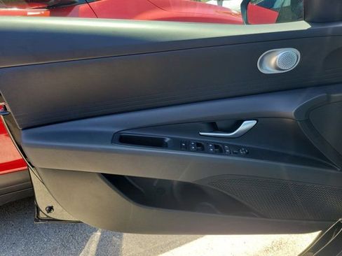 Used 2026 Hyundai Elantra SE image 17