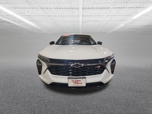 New 2025 Chevrolet Trax RS w/ Sunroof Package image 3