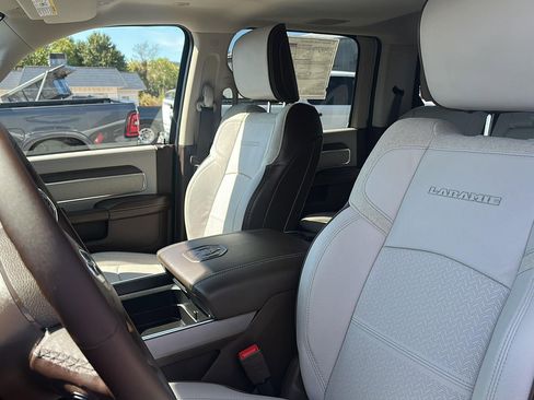 New 2026 RAM 2500 Laramie AWD/4WD image 13