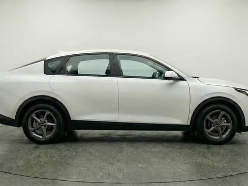 Used 2025 Kia K4 LXS image 11