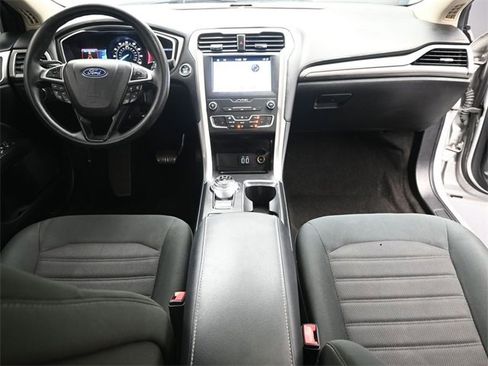 Used 2019 Ford Fusion SE image 25