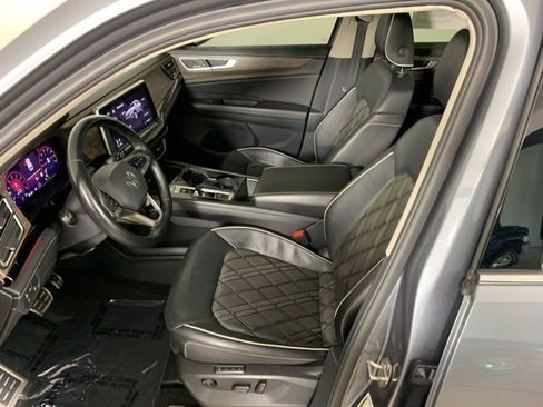 Used 2024 Volkswagen Atlas SEL Premium R-Line image 31