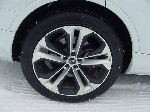 Used 2021 Audi Q7 3.0T Premium Plus w/ Premium Plus Package image 8