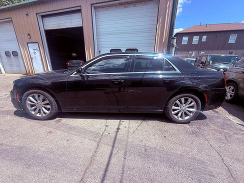 Used 2016 Chrysler 300 Limited w/ 300 Premium Group AWD/4WD image 4