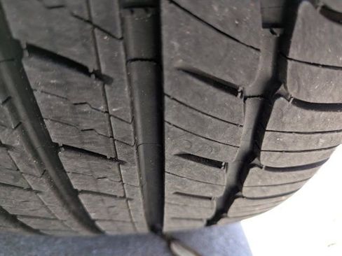 Used 2016 Ford Taurus Limited image 11