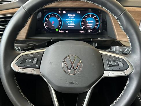 Used 2025 Volkswagen Atlas SE w/ Panoramic Sunroof Package FWD image 24